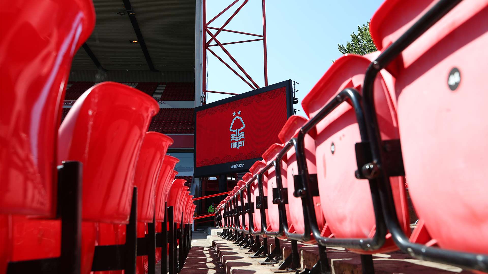 使得他成為 使得他成為